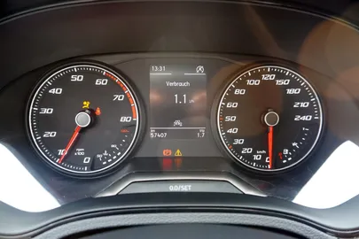 Car image 30