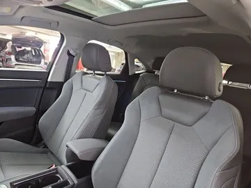 Car image 29
