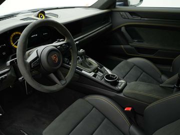 Car image 32