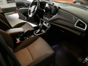 Car image 25