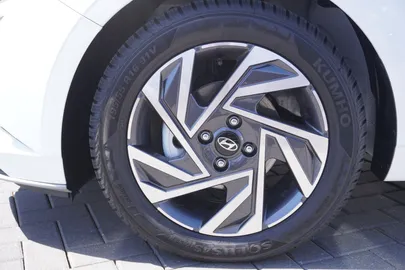 Car image 33