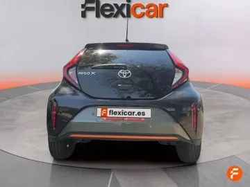 Car image 4