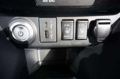 Car image 30