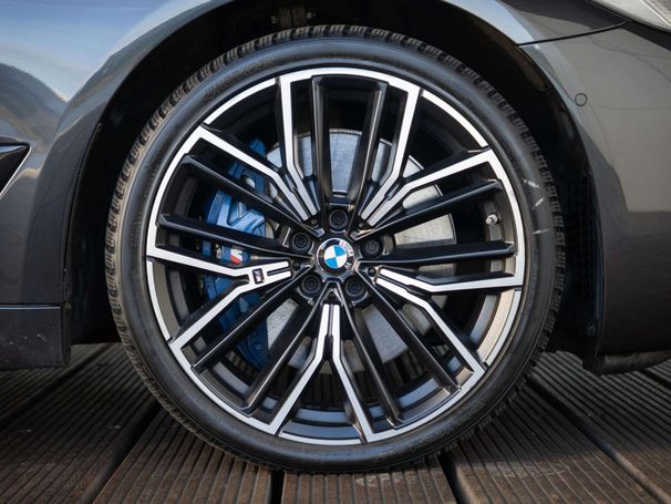 BMW 545 e xDrive 290 kW image number 6