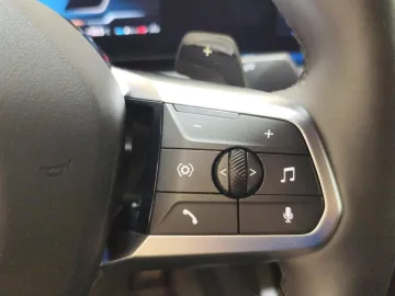 Car image 32