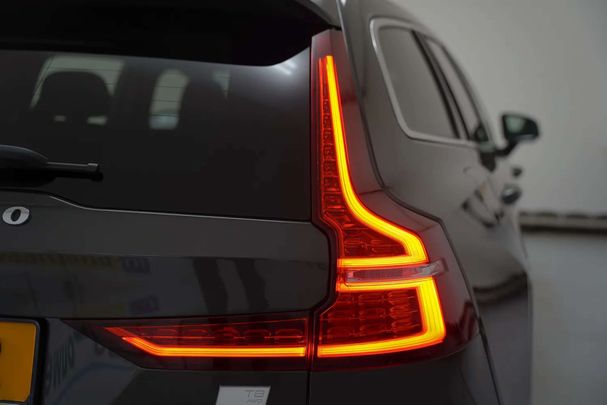 Volvo V60 T8 R AWD Recharge 288 kW image number 33