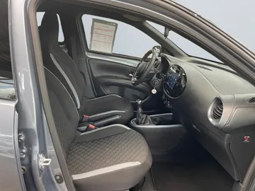 Car image 29