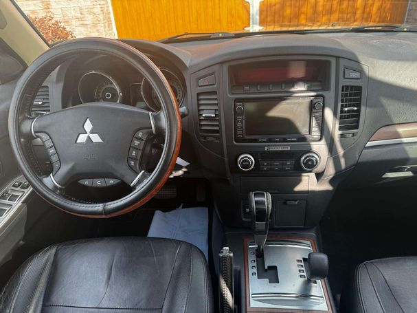 Mitsubishi Pajero 3.2 147 kW image number 10