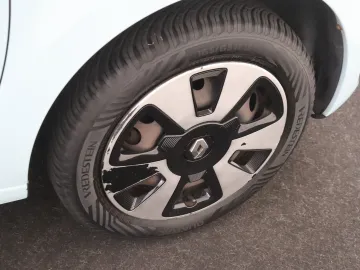 Car image 30