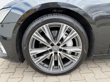 Car image 28