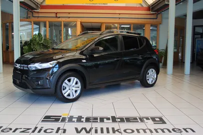 Car image 3