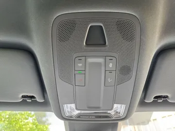 Car image 29
