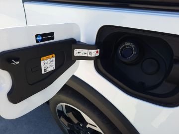 Car image 30
