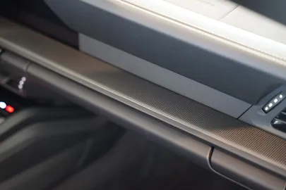 Car image 36