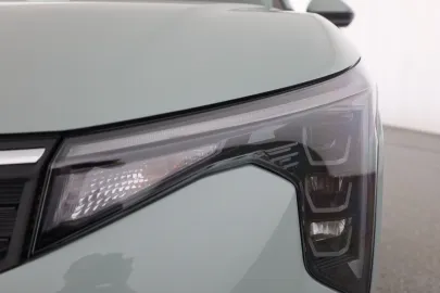 Car image 30