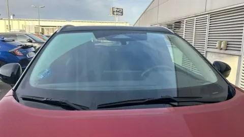 Car image 25