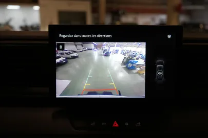 Car image 24
