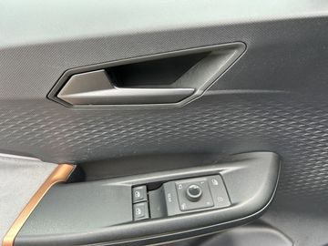 Car image 33