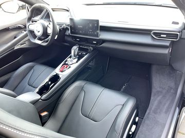 Car image 11