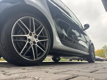 Car image 26
