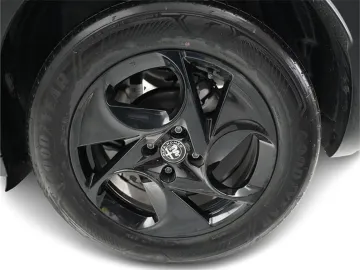 Car image 24