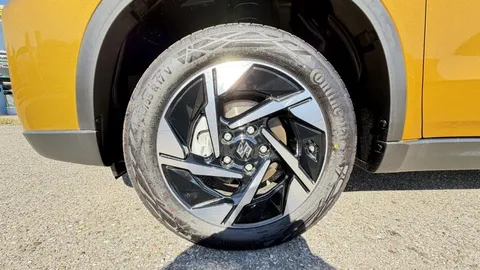 Car image 30
