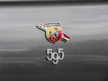 Car image 14