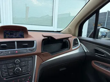 Car image 27