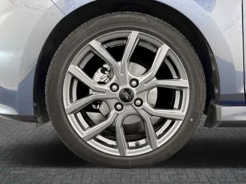 Car image 17