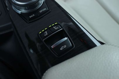 Car image 37