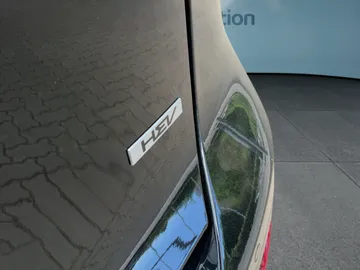 Car image 27