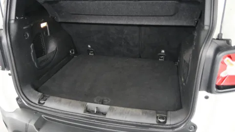 Car image 36
