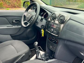 Car image 11