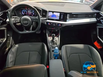 Car image 15