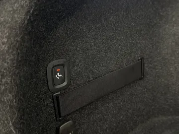 Car image 38