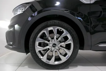 Car image 27