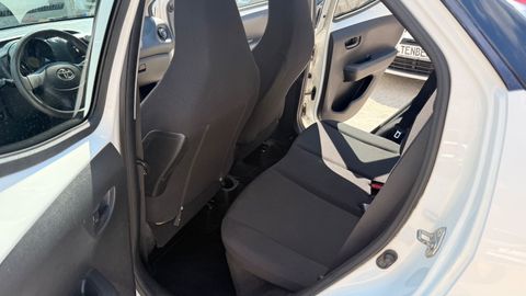 Car image 23