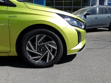 Car image 24