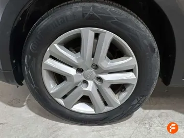 Car image 27