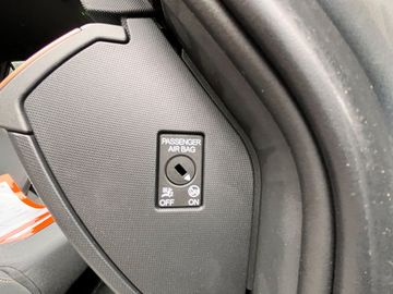 Car image 30