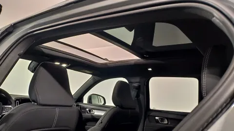 Car image 27