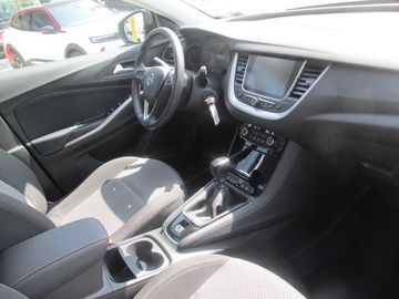 Car image 10