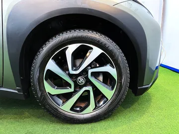 Car image 26