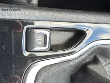 Car image 32