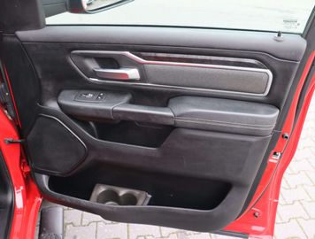 Car image 38