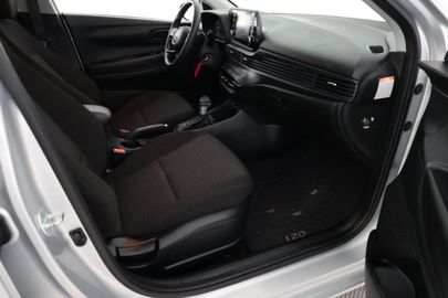 Car image 16