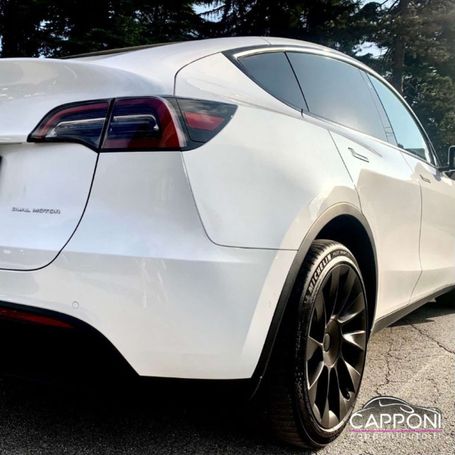 Tesla Model Y Long Range AWD 378 kW image number 4