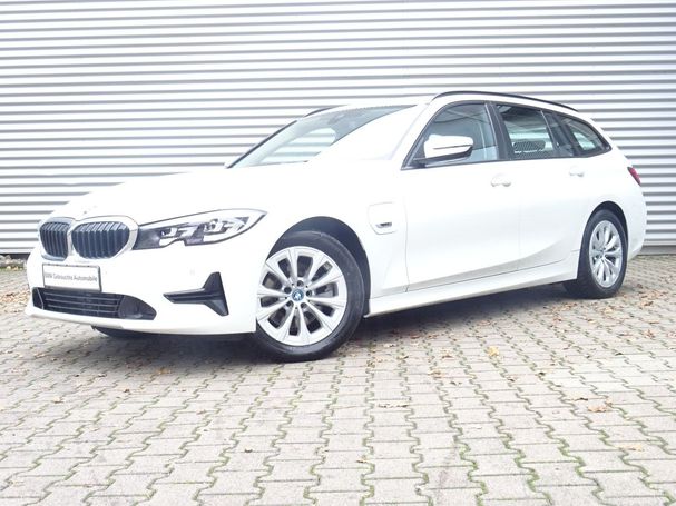 BMW 320 Touring e Advantage 150 kW image number 1