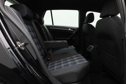 Car image 36