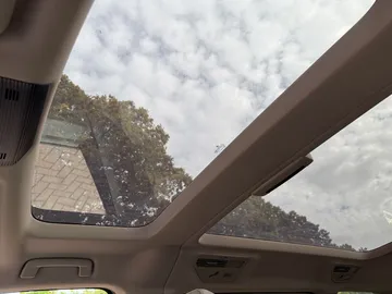 Car image 29